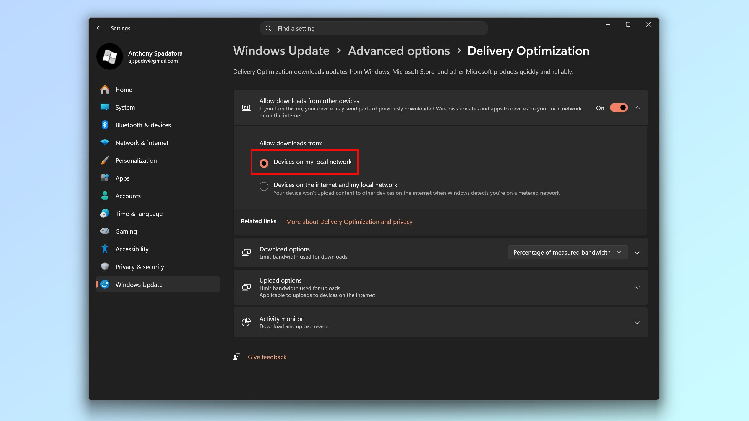 Une capture d'écran montrant comment limiter les téléchargements dans l'optimisation de la livraison aux appareils de votre réseau local
