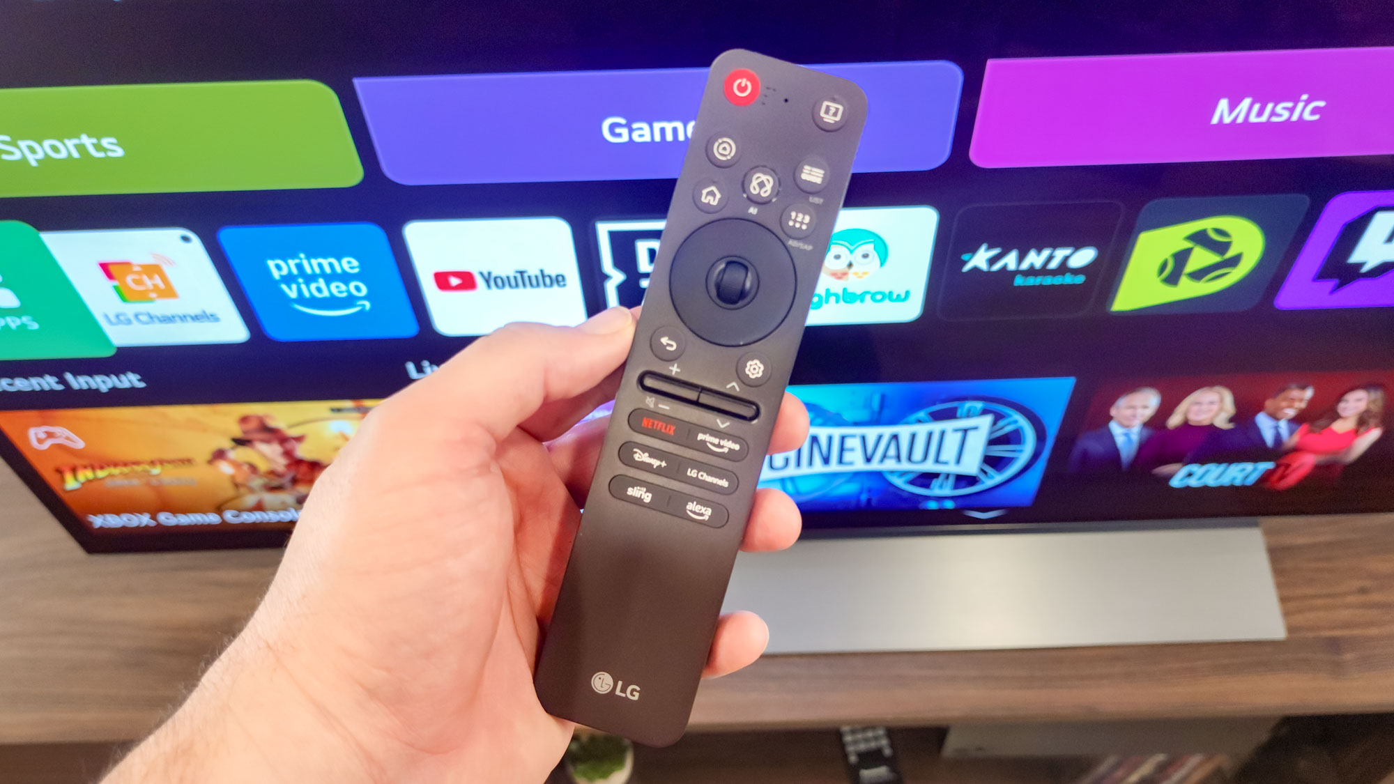 La télécommande pour un téléviseur OLED LG C5