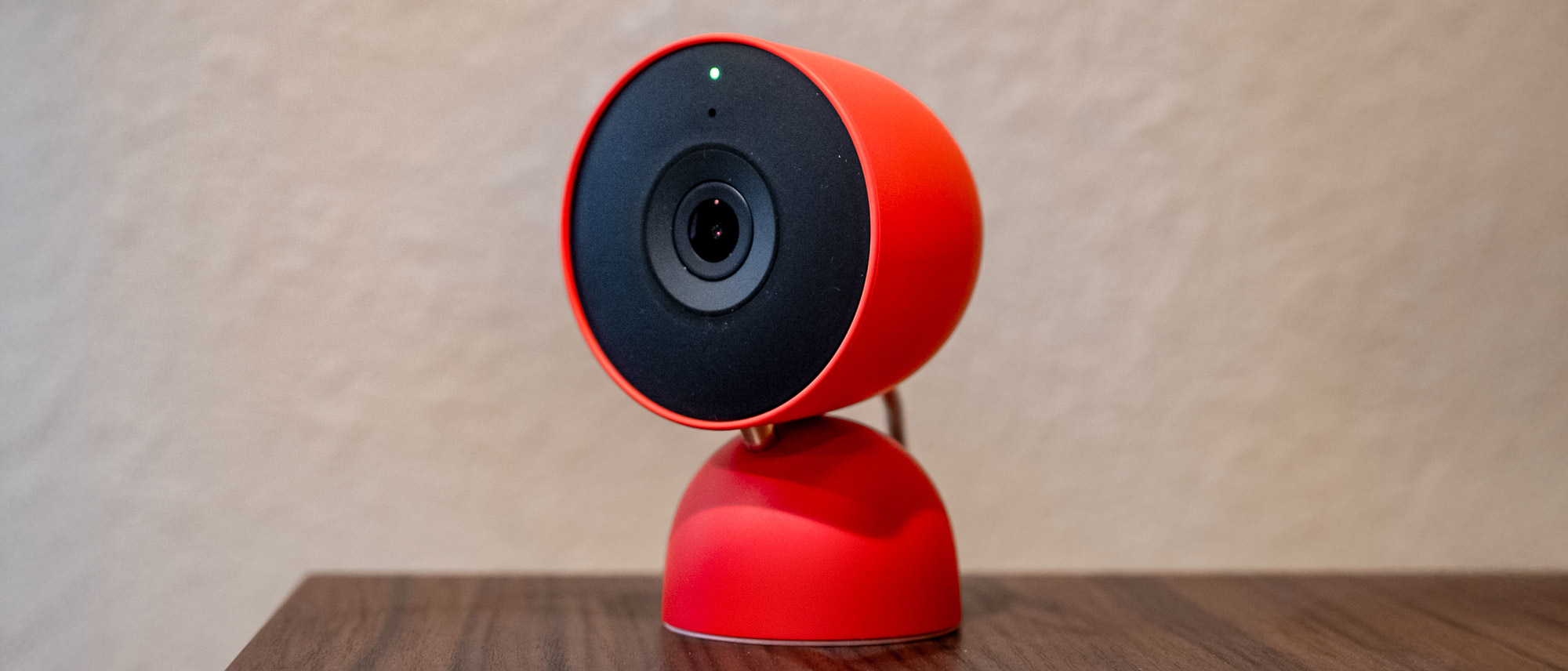 Caméra Google Nest (filaire, 3e génération) sur une étagère