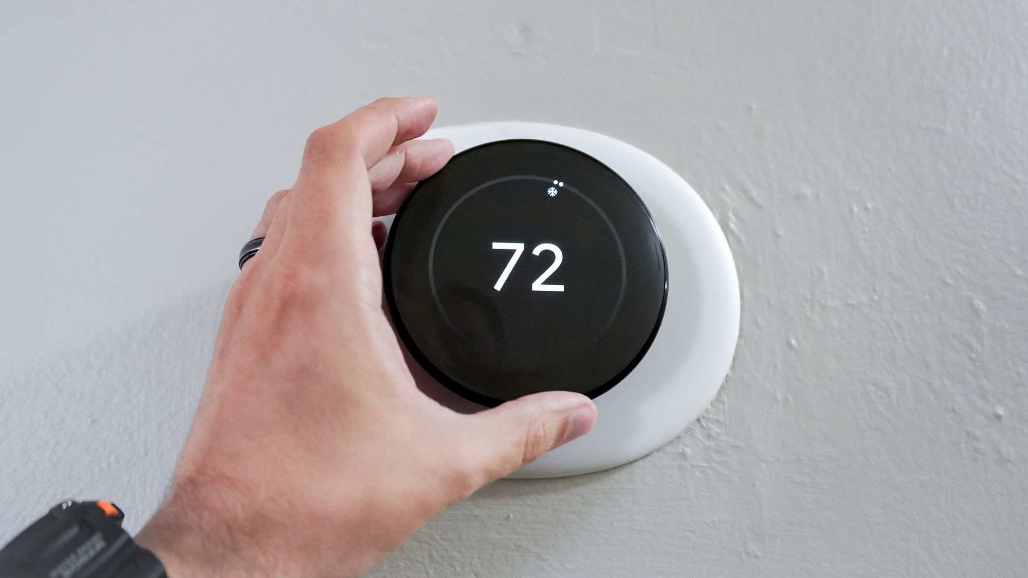 Régler le Nest Learning Thermostat (4e génération) en tournant son écran
