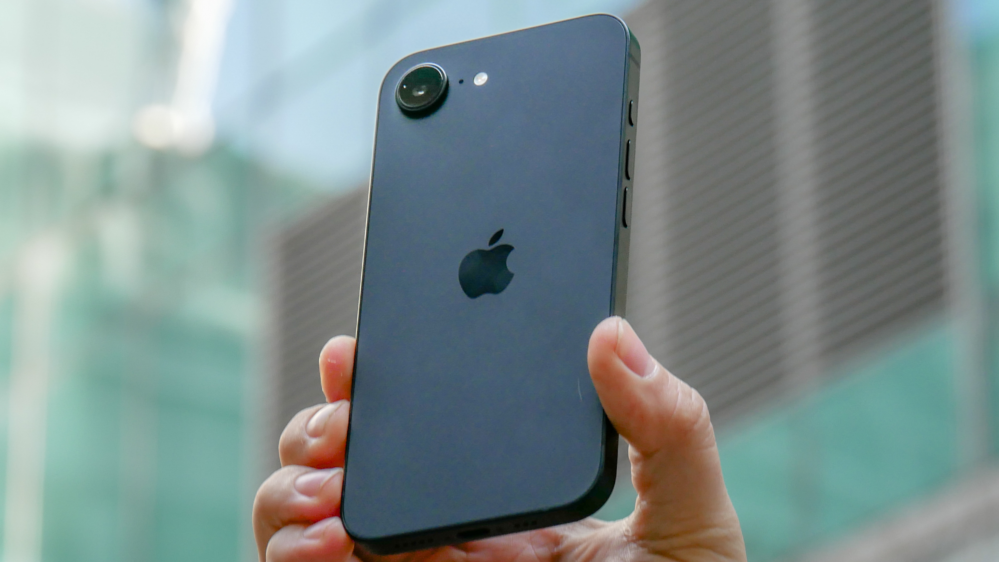 Test de l'iPhone 16e.