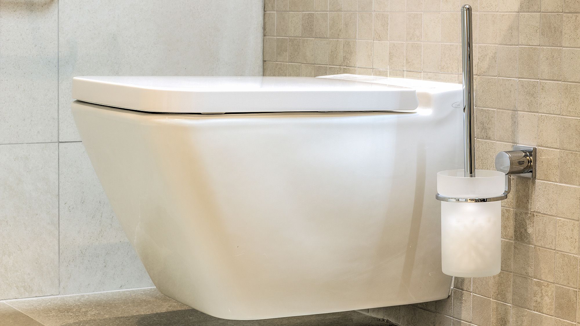 Oubliez l'eau de Javel : cette astuce au vinaigre nettoie en profondeur la partie la plus sale de vos toilettes et leur donne également une odeur fraîche. image-36458