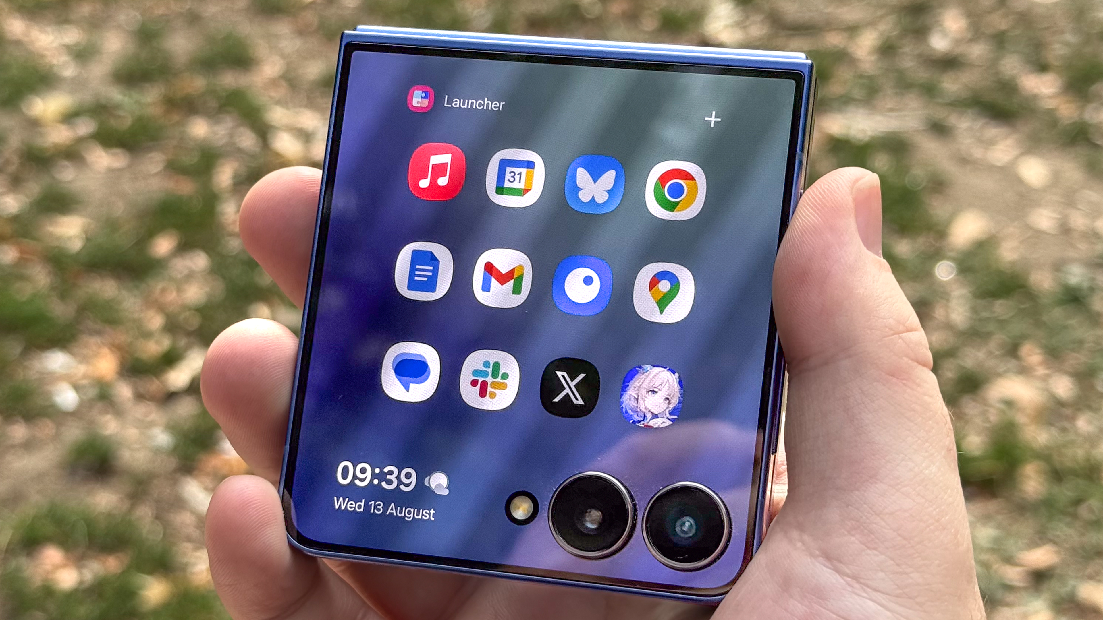 Samsung Galaxy Z Flip 7 utilisant le widget du lanceur Multistar sur l'écran de couverture