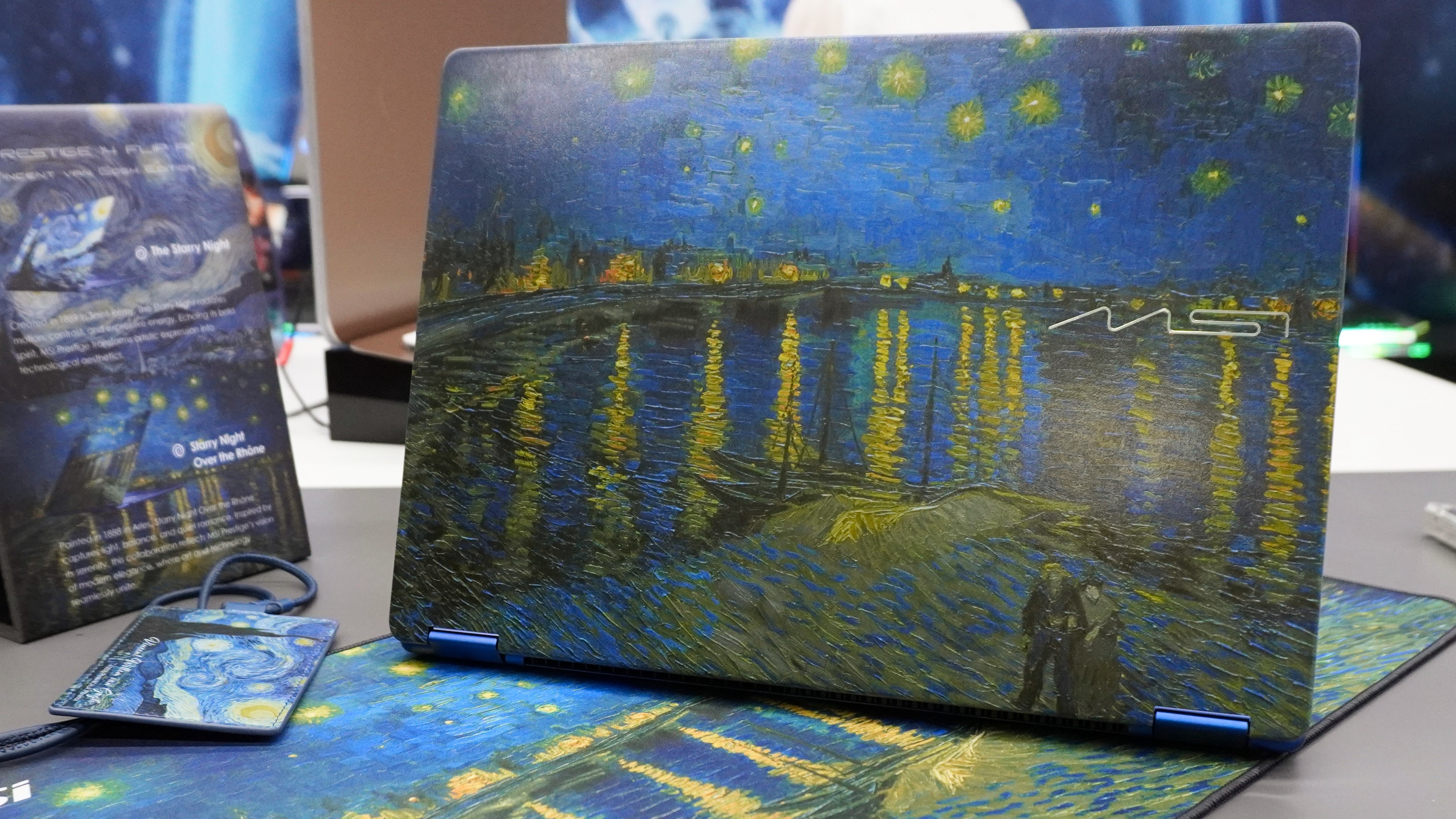 MSI Prestige 14 Flip AI+ Édition Vincent van Gogh
