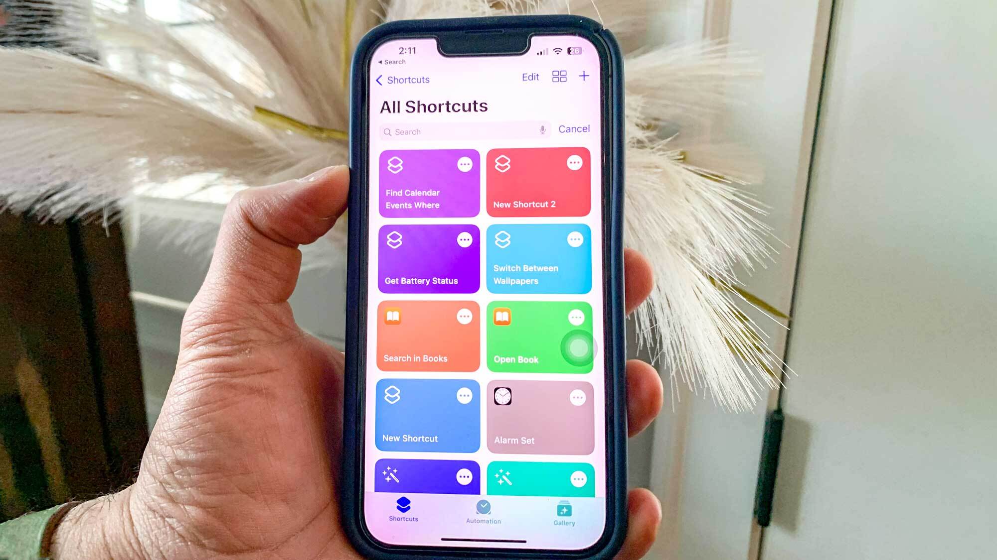 Image d'un iPhone avec l'application Raccourcis ouverte