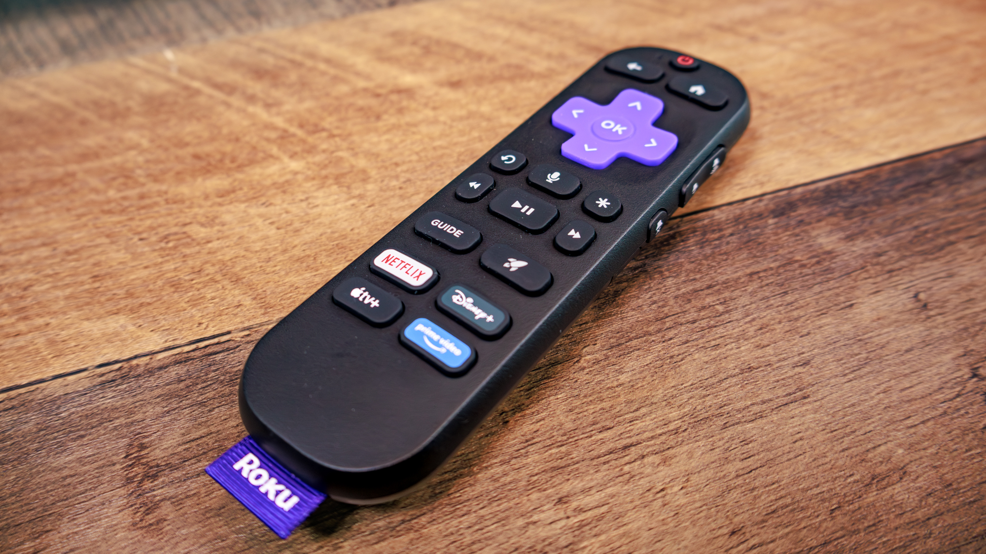 La télécommande pour un téléviseur Roku 65 pouces Class Select Series 4K QLED (2026)