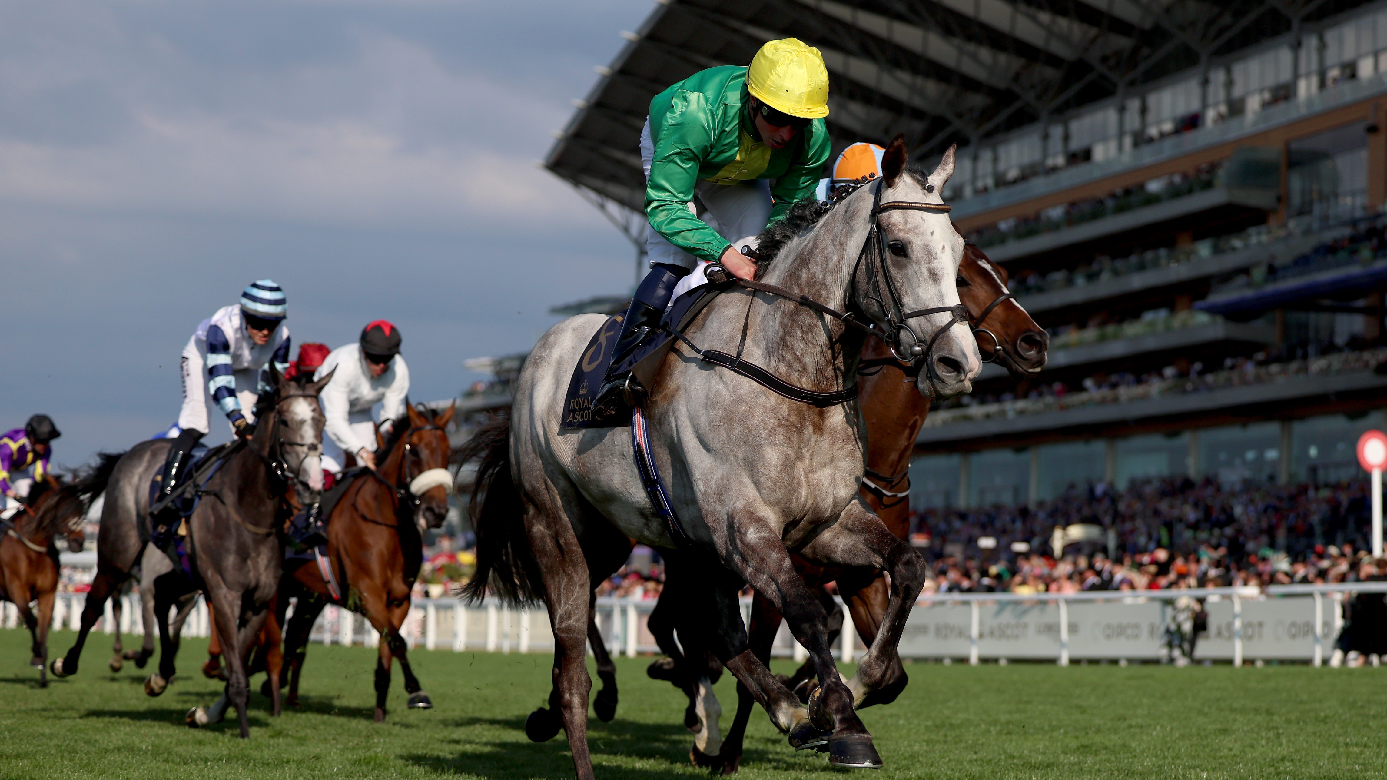 William Buick chevauchant Belloccio remporte les Copper Horse Handicap Stakes le premier jour lors de Royal Ascot 2024 à l'hippodrome d'Ascot le 18 juin 2024