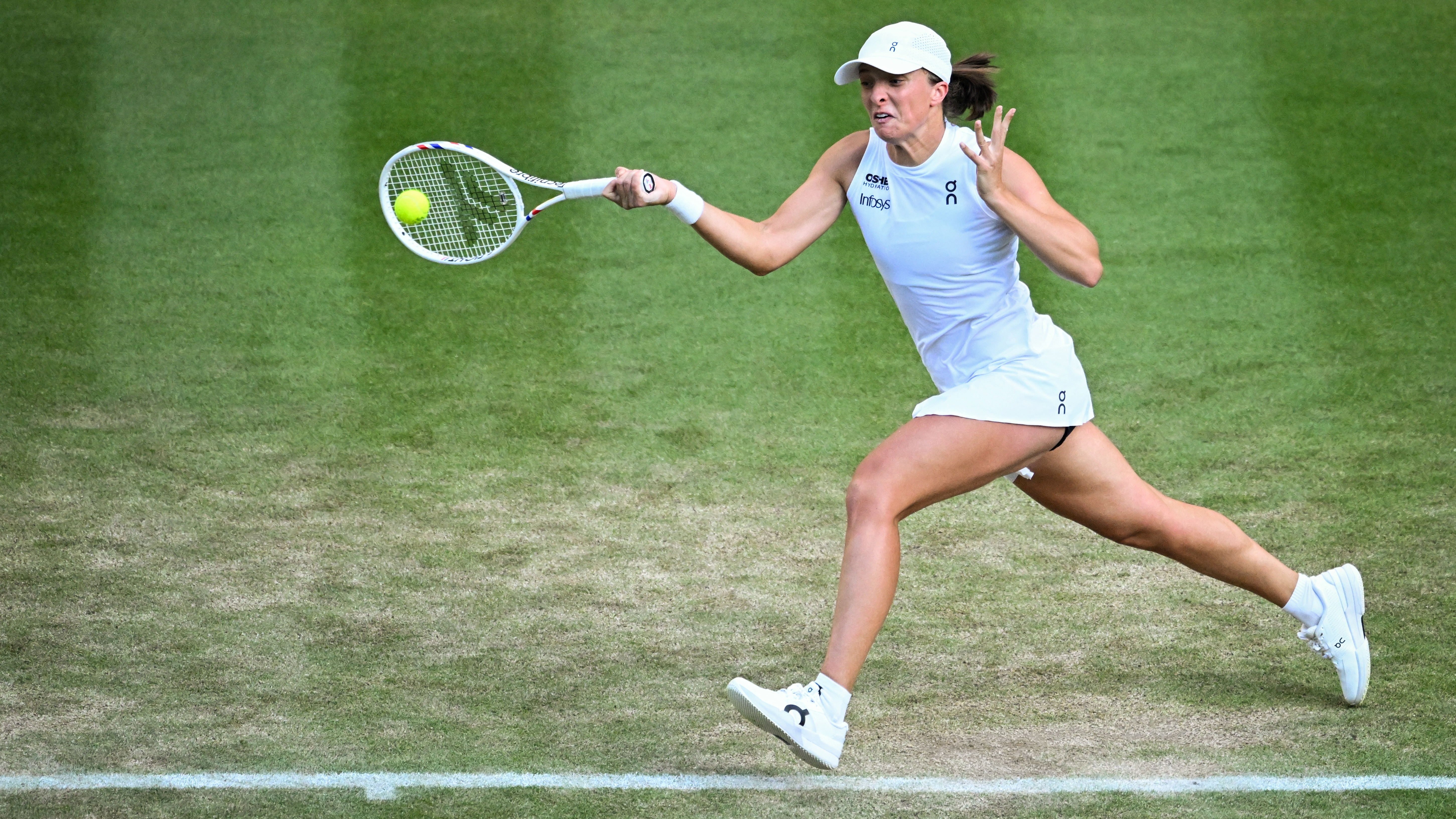 Iga Swiatek joue à Wimbledon 2025