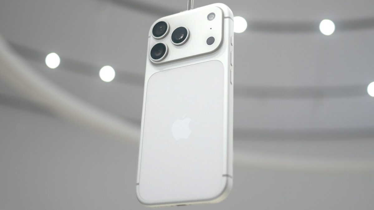 iPhone 18 Pro Max à 1 299 $ ?! Un analyste prédit désormais une hausse de prix de 200 $ pour le prochain téléphone phare d'Apple image-36835