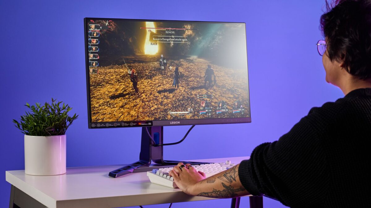 Exclusif : j'ai demandé au directeur général de Lenovo de prédire l'avenir des moniteurs, et c'est la fin de nos bureaux chaotiques et encombrés de câbles et de nos moniteurs qui vous font frire les rétines image-36985