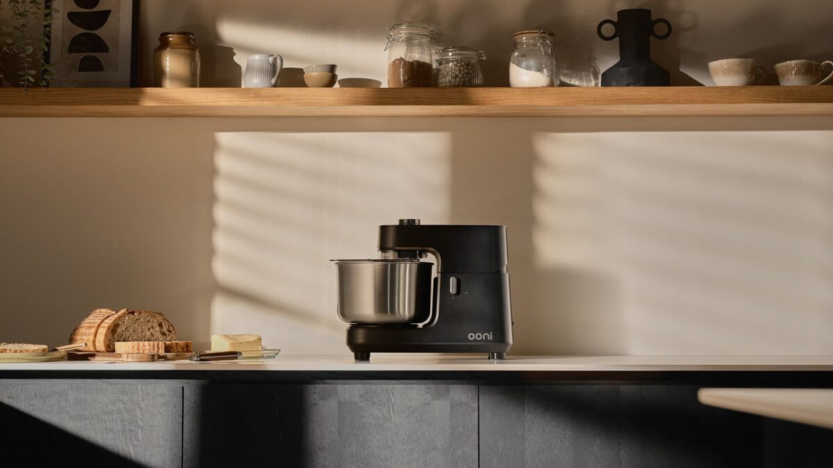 Attention à KitchenAid ! Ooni lance son deuxième batteur sur socle, et à 599 $, son prix correspond à celui de l'Artisan Pro image-37026
