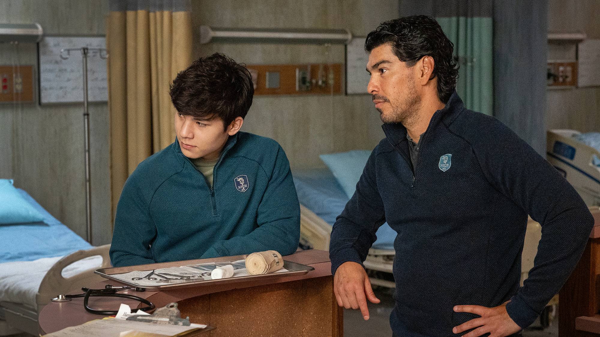 Logan Kim dans le rôle de Hershel Rhee et Raúl Castillo dans le rôle de Luis dans