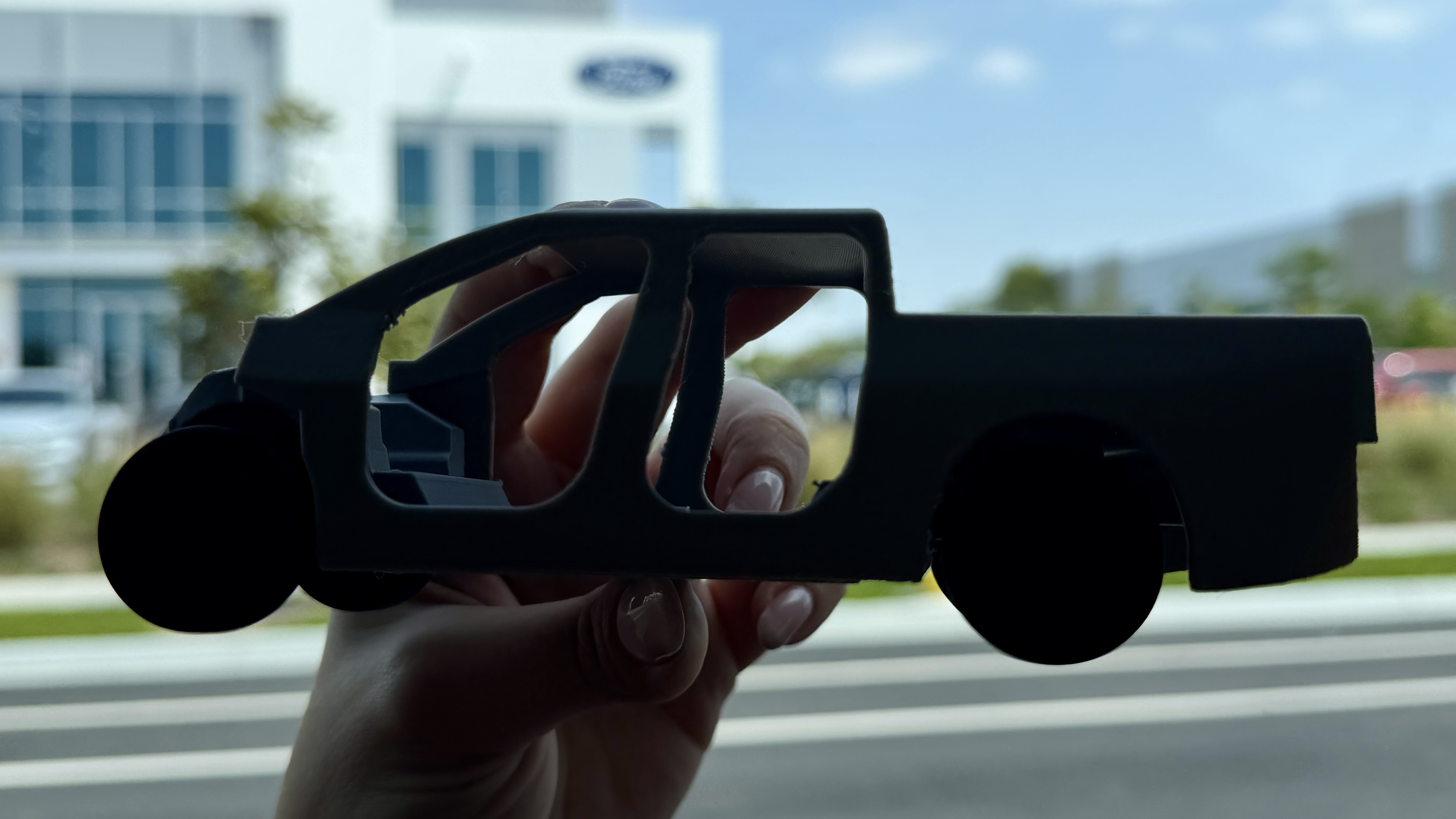 Bien qu'aucune photo ne nous soit autorisée à l'intérieur de l'établissement, Ford m'a renvoyé chez moi avec un modèle imprimé en 3D de son prochain camion électrique.