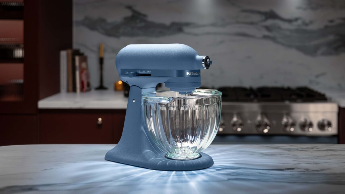 KitchenAid vient de lancer son nouveau batteur sur socle Luminaire, et il possède la fonctionnalité que j'attendais image-37642