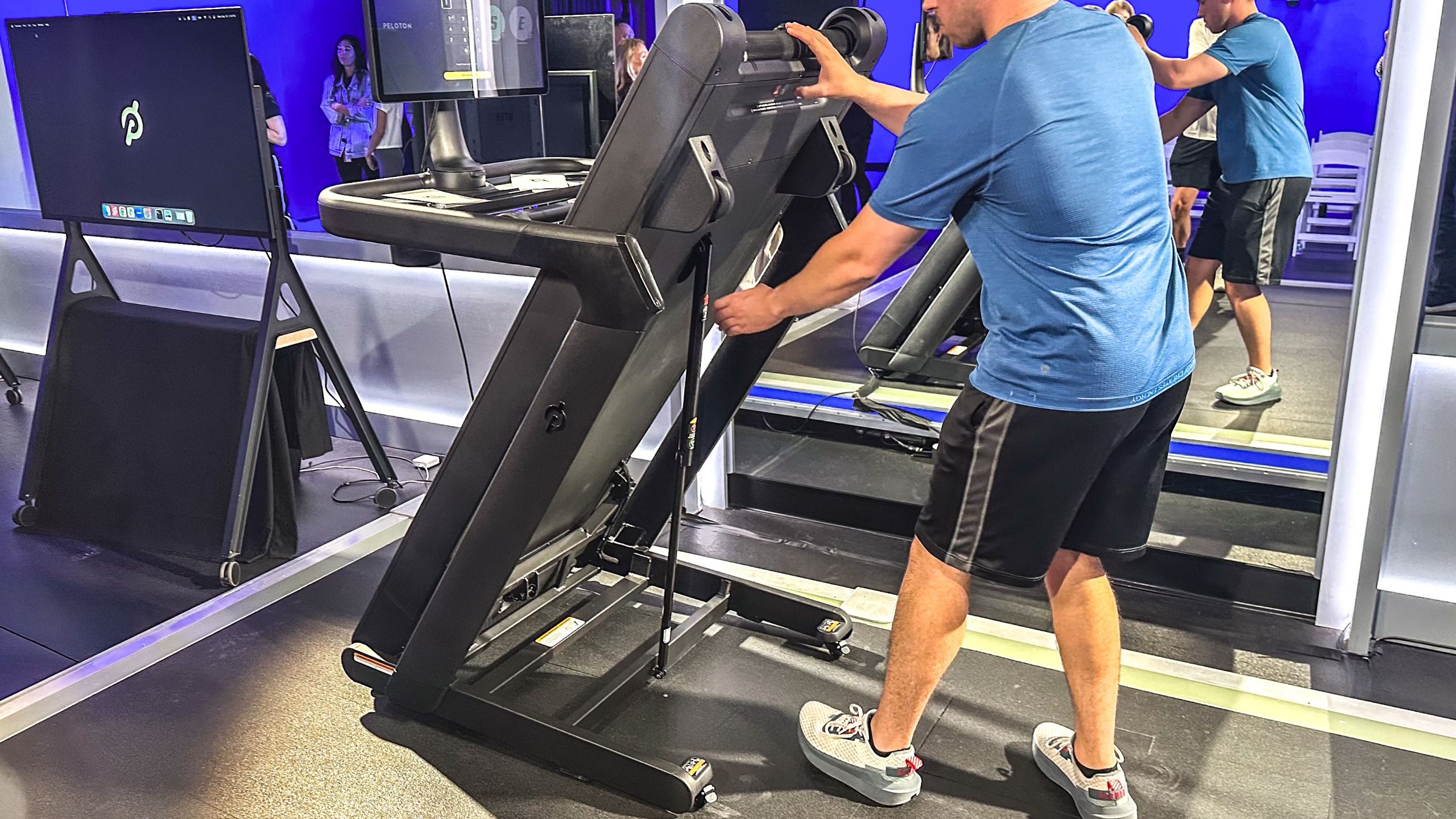 Peloton a finalement sorti un tapis roulant que je peux (en quelque sorte) me permettre – et il se plie image-37715