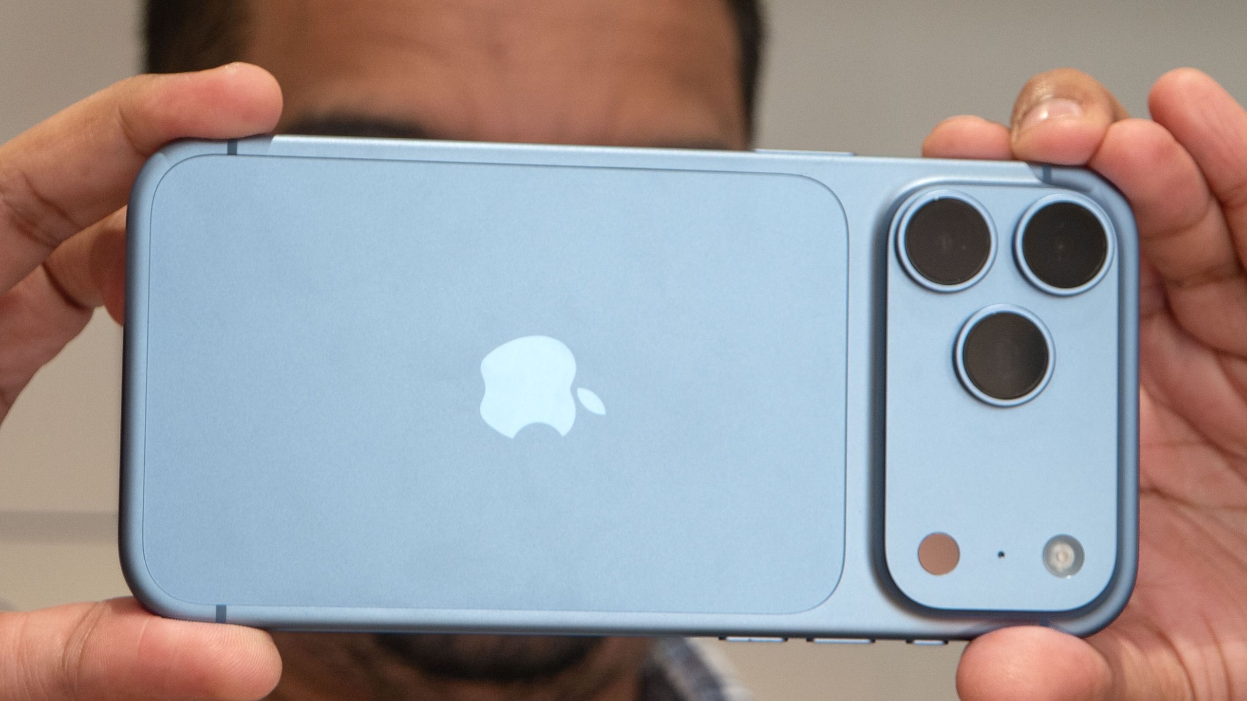 Apple et AT&T confirment les problèmes de connectivité de l'iPhone 18 Pro Max – voici pourquoi vous devez vous rendre dans un magasin Apple ou AT&T pour obtenir un remplacement matériel image-37845