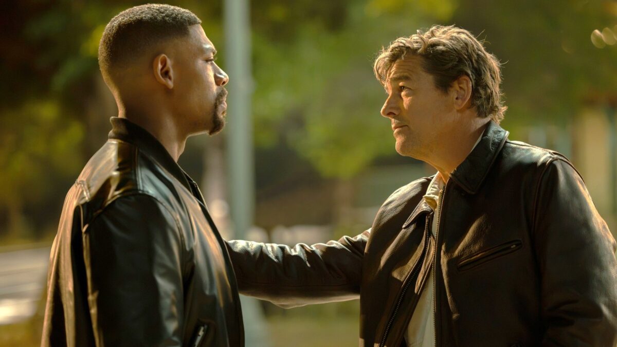 Kyle Chandler et Aaron Pierre font la lumière sur « Lanterns » après une finale époustouflante : « J'ai dû doucement essuyer une larme » image-37849
