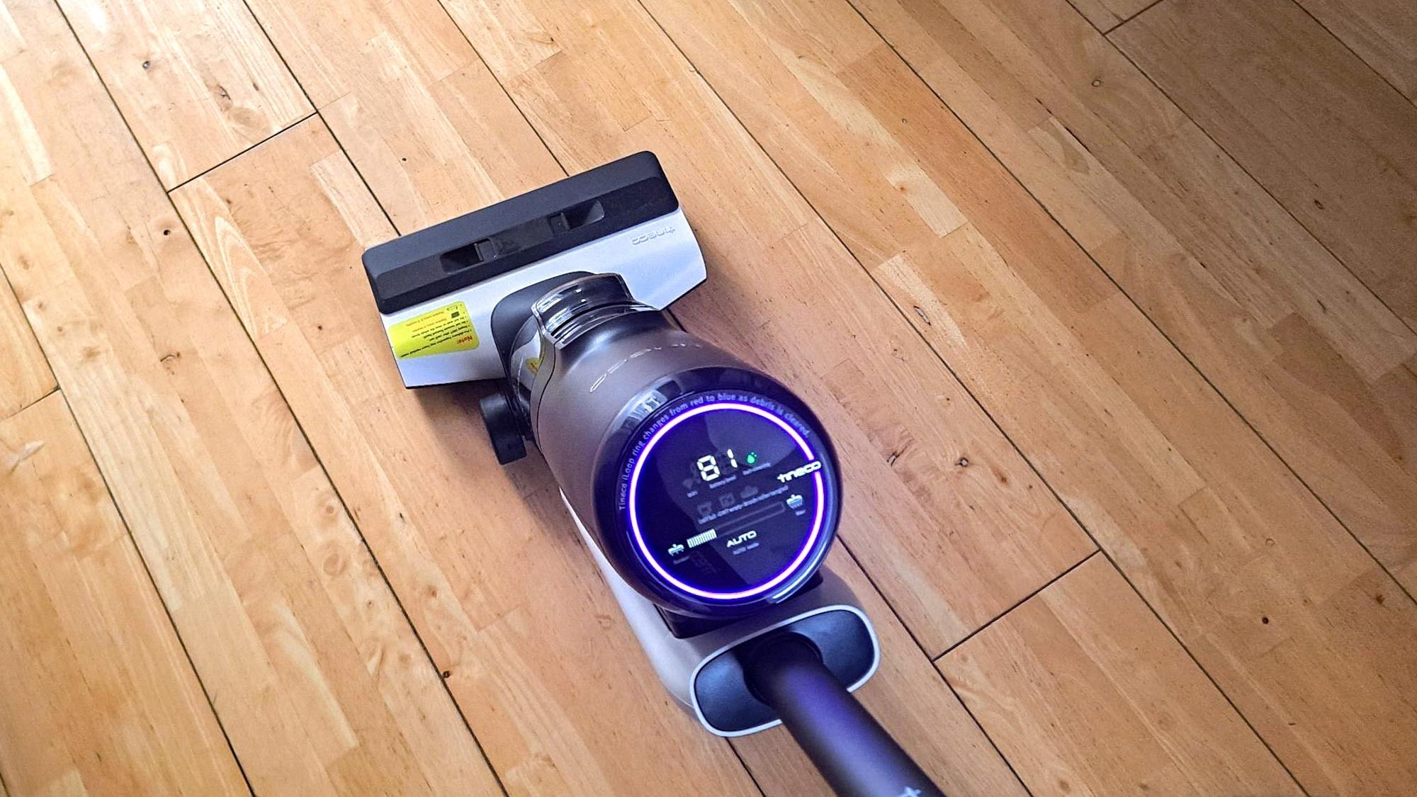 5 conseils de nettoyage pour tirer le meilleur parti de votre aspirateur sans fil — et vos sols auront l'air neufs cette saison image-37872