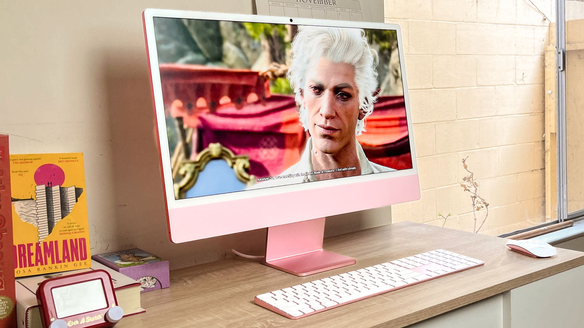 Unité d'examen Apple iMac M4 sur le bureau