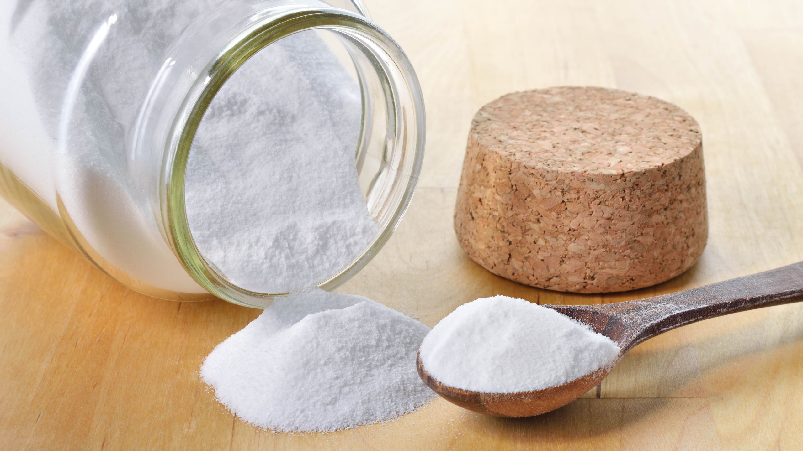 Oubliez le bicarbonate de soude : cet article secret est l'astuce ultime pour se débarrasser des odeurs persistantes du réfrigérateur. image-38001