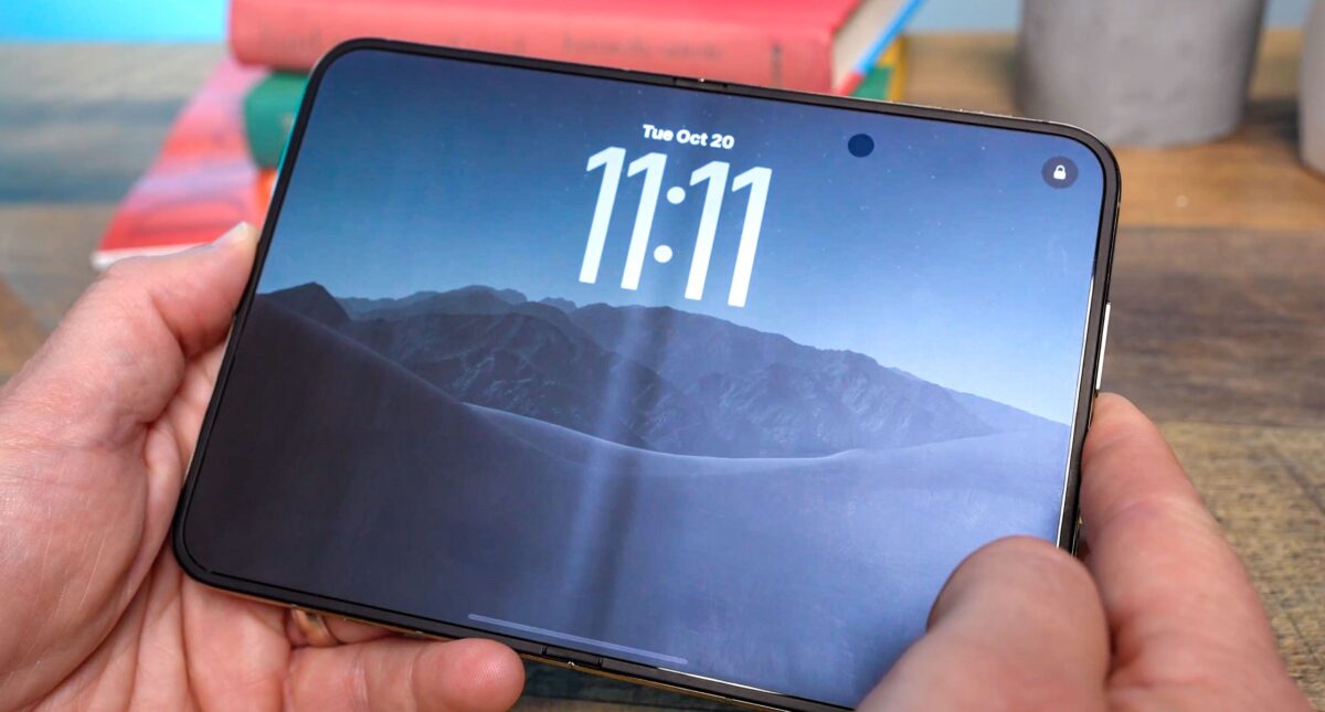 L'iPhone Duo vient de sortir et les propriétaires voient déjà les écrans se fissurer au niveau de la charnière image-38033